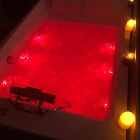 Chambre privatif avec baignoire balneo Crespin  Extérieur photo